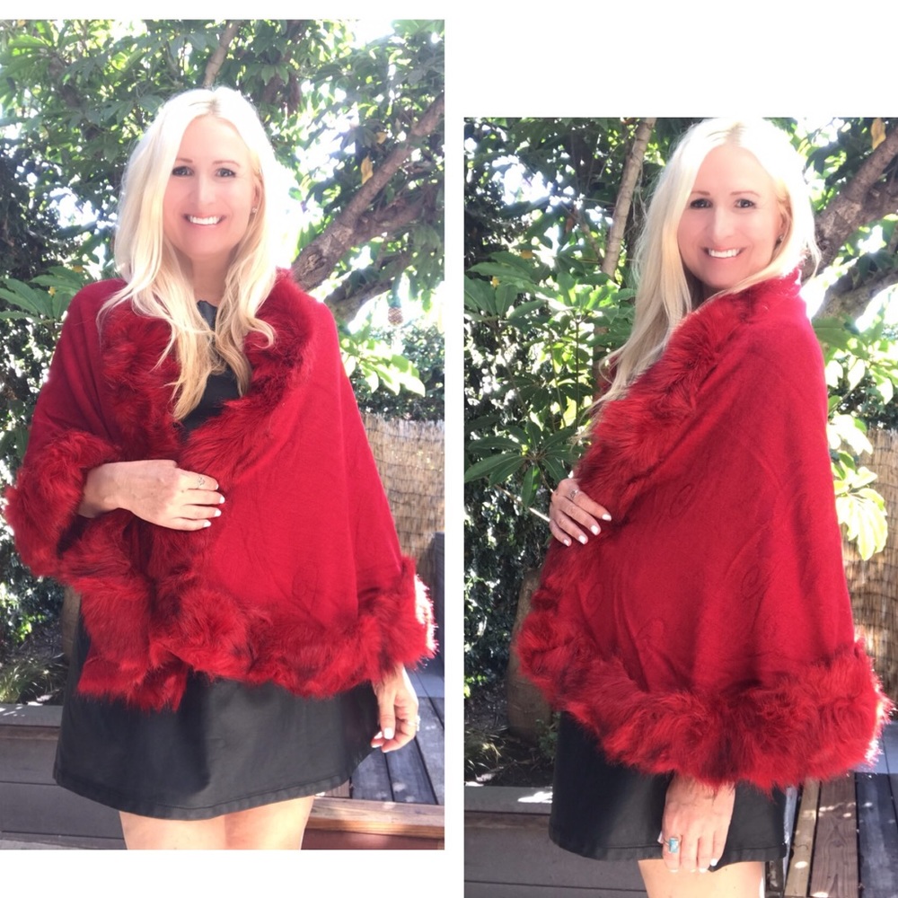 🥂 Ruby Red Faux Fur Trim Cape 🌟